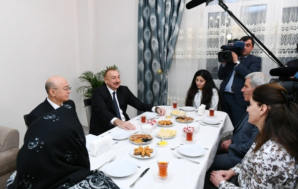 Prezident zəlzələ nəticəsində ziyan çəkmiş ailələr üçün inşa edilmiş binadakı şəraitlə tanış olub - FOTO