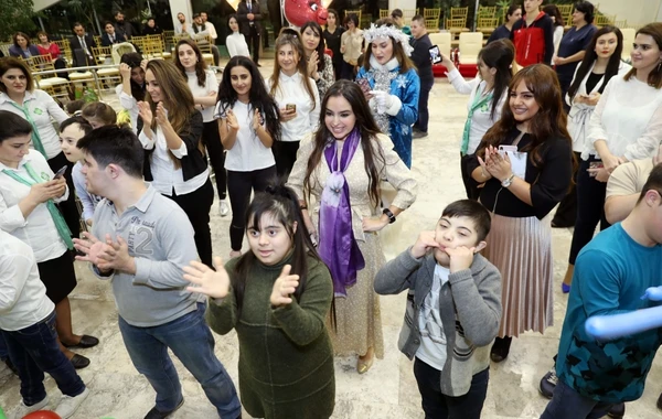 Leyla Əliyeva daun sindromlu uşaqlar üçün təşkil olunan şənlikdə - FOTO