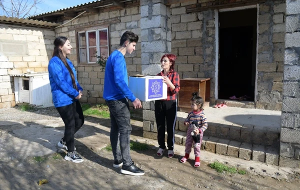 Heydər Əliyev Fondu aztəminatlı ailələrə bayram sovqatı paylayıb - FOTO