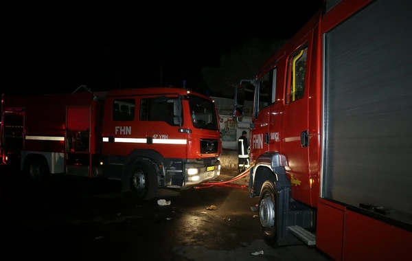 Bakıda yaşayış binasında yanğın olub, 10 nəfər təxliyə edilib