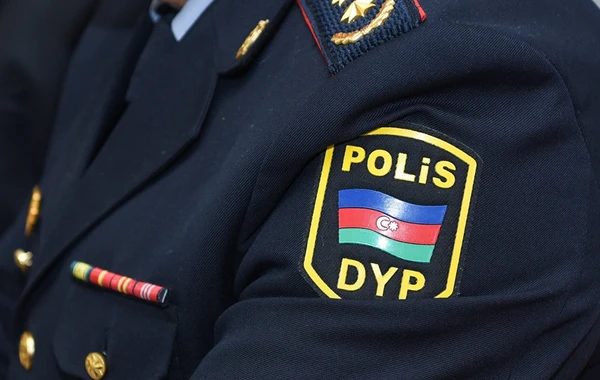 Pul alarkən görüntüsü yayılan polis əməkdaşı ölüb