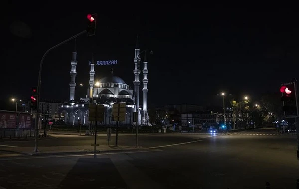 Türkiyədə 3 günlük küçəyə çıxma qadağası başladı