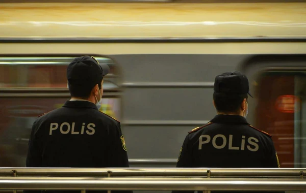 Metroya maskasız girmək istəyən şəxs polislə mübahisə etdi - HƏBS OLUNDU