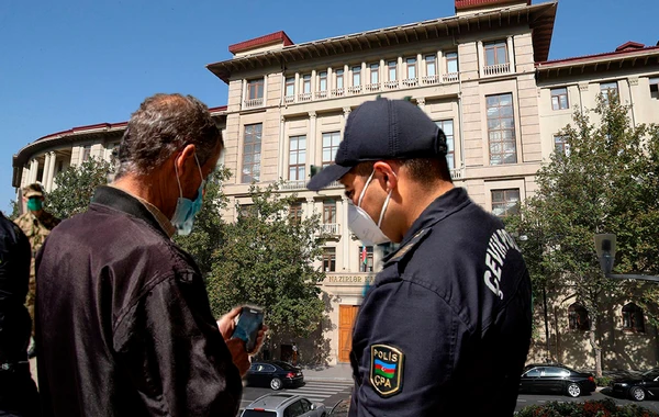 Tibbi maskaların taxılması məcbur olan yerlərin siyahısı açıqlandı