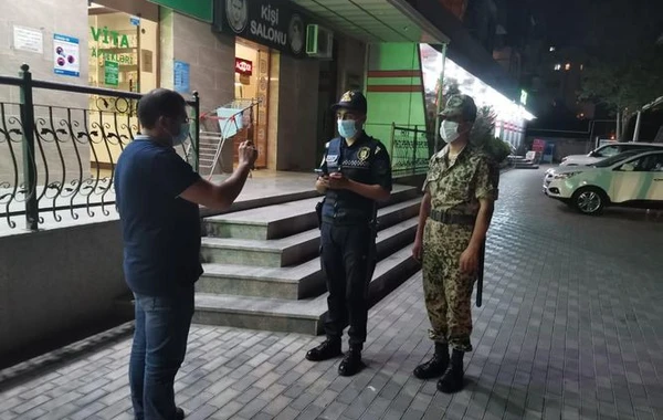 Bakıda polis gecə reydləri keçirir - FOTO