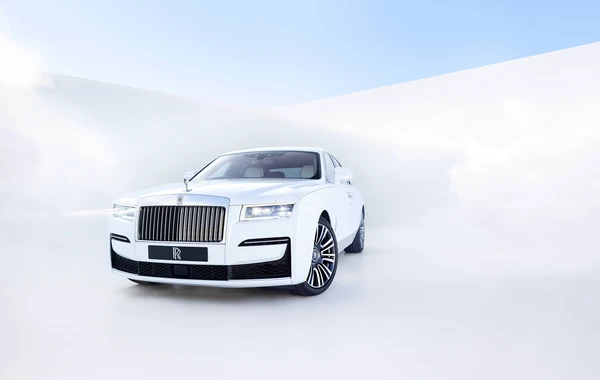 Rolls-Royce yeni Ghost-un uzun baza versiyasını təqdim etdi