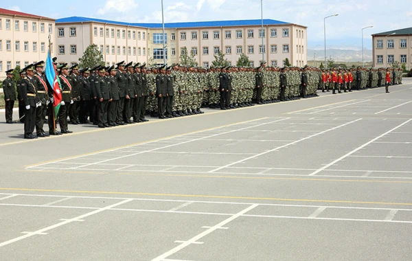 Əlahiddə Ümumqoşun Orduda gənc əsgərlər növbəti xidmət yerlərinə yola salınıblar