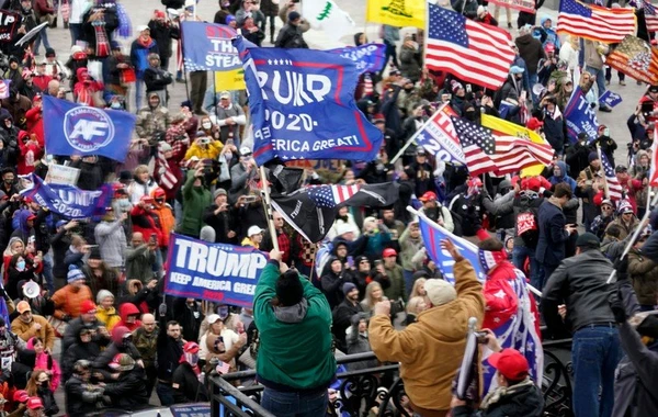 Los-Ancelesdə yeni toqquşmalar, “Trump” otelinin yanında atışma olub - VİDEO