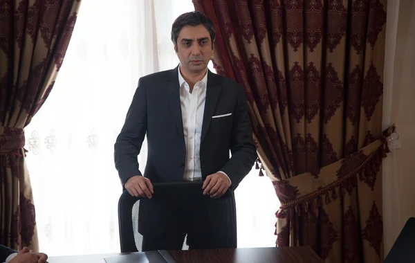 Polat Alemdar həyat yoldaşından boşandı - FOTO