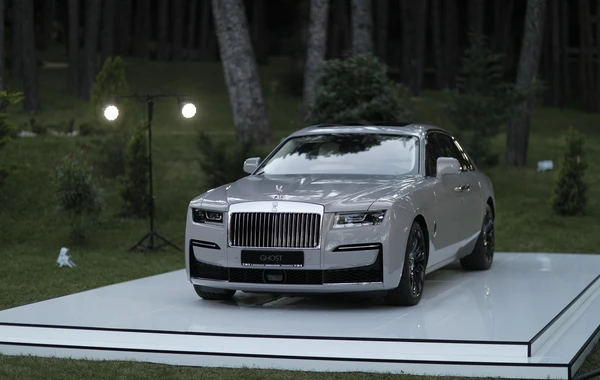 Sadəlikdə mükəmməllik - Yeni ROLLS ROYCE GHOST Gürcüstanda debüt edir - VİDEO