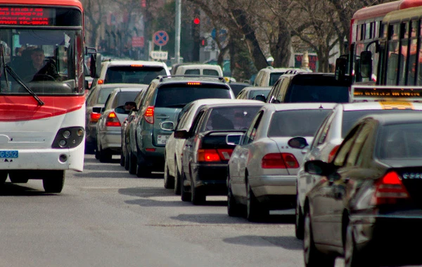 Bakıda 148 avtobus tıxacda qalıb