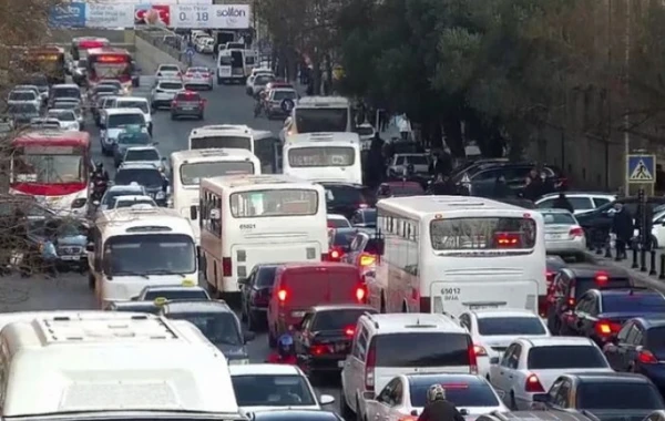 Sürücülərin NƏZƏRİNƏ: Bakının bu yollarına girməyin - SİYAHI