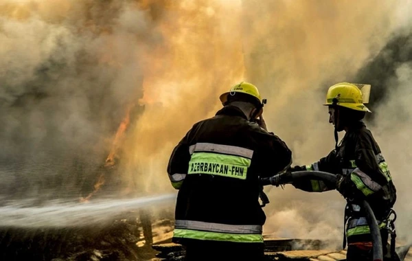 Bakıda 6 otaqlı ev yanıb