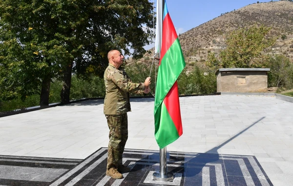 Prezident İlham Əliyev Laçın şəhərində Azərbaycan Bayrağını ucaldıb - FOTO