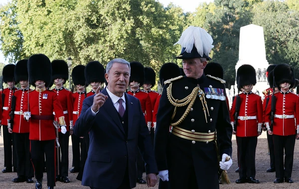 Türkiyə və Britaniya müdafiə nazirləri görüşüb - FOTO