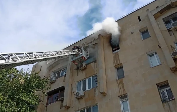 Bakıda yaşayış binasında yanğın olub - FOTO