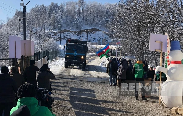 Bu gün Xankəndi-Laçın yolunda sülhməramlıların 13 avtomobili maneəsiz keçib - FOTO - YENİLƏNİB