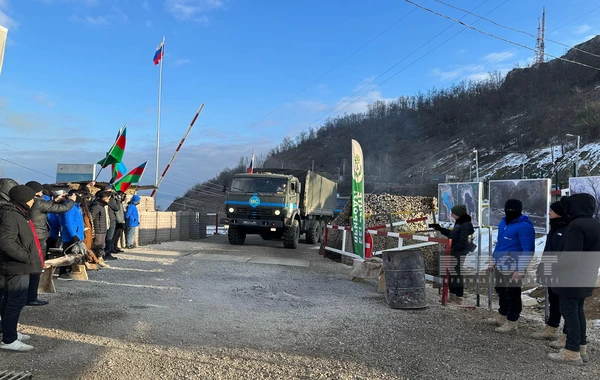 Aksiyaya baxmayaraq Xankəndi-Laçın yolu humanitar məqsədlər üçün açıqdır - YENİLƏNİB + FOTO