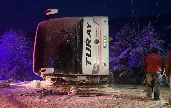 Türkiyədə avtobus aşdı: Ölənlər və çox sayda yaralılar var - FOTO