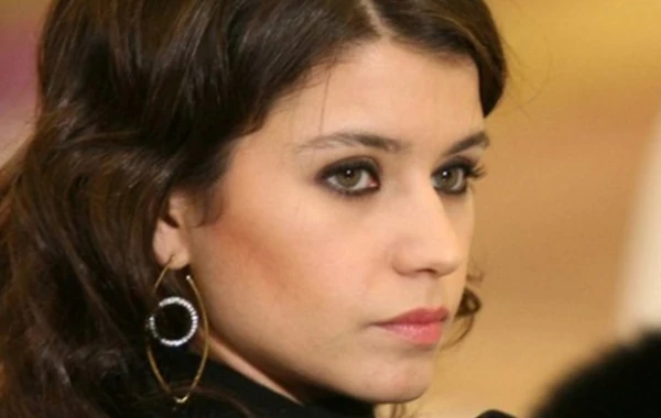 Beren Saat bayramları qarışdırdı - Tənqid olundu - FOTO