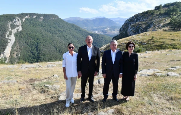 Azərbaycan ilə Özbəkistan prezidentləri və xanımları Şuşaya səfər ediblər - YENİLƏNİB - FOTO