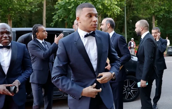 Mbappe Parisin mərkəzində 250 nəfərlik vida məclisi təşkil etdi