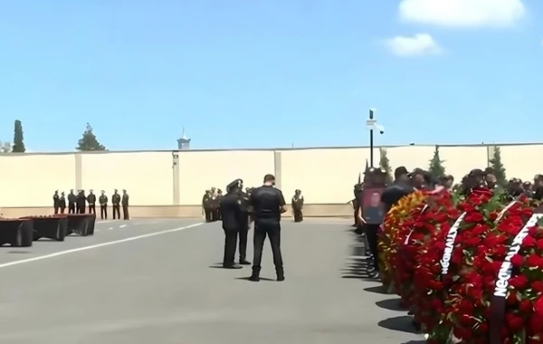 Bakıdakı silahlı insidentdə qətlə yetirilən polislərin dəfn ediləcəkləri yer açıqlandı - YENİLƏNİB - VİDEO