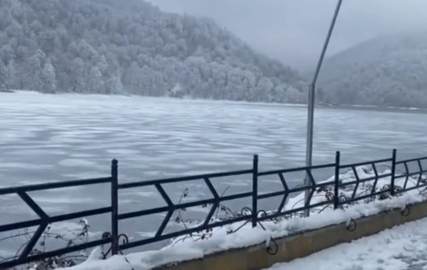 Göygölün suyu donaraq buz bağlayıb - GÖRÜNTÜ