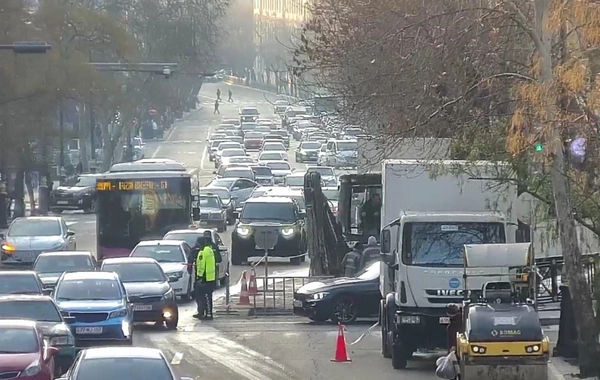 Bakıda yolda təmir sıxlığa səbəb oldu