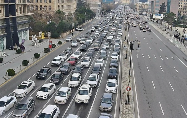 Bakının bu yollarında tıxac var