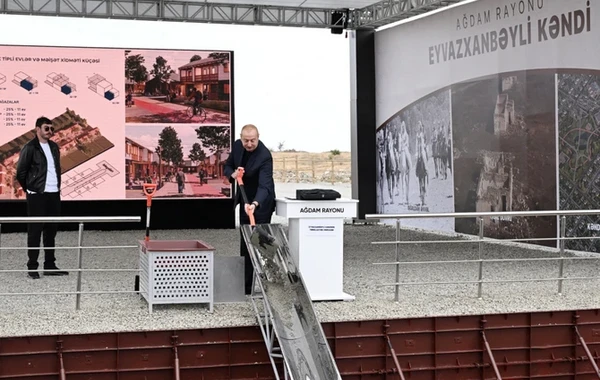 Ильхам Алиев принял участие в церемонии закладки фундамента села Эйвазханбейли Агдамского района