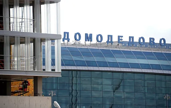 Domodedovo aeroportunda qeyri-adekvat şəxs sərnişənlərə hücum çəkib