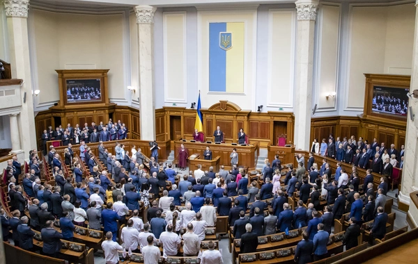 Ukrayna Parlamentindəki iclas Rusiyanın hücum iddiası səbəbindən ləğv edilib