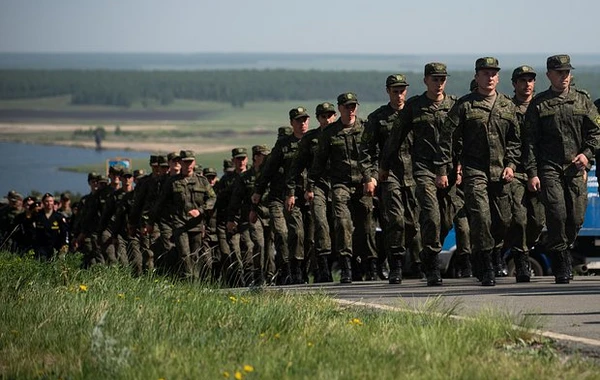 Putin Rusiya Silahlı Qüvvələrinin şəxsi heyətinin sayını artırıb