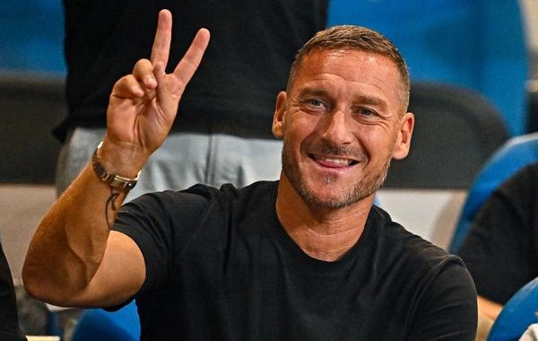 Totti 48 yaşında yenidən futbola qayıdır