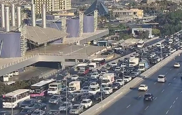 Bakıda tıxac olan yollar - SİYAHI