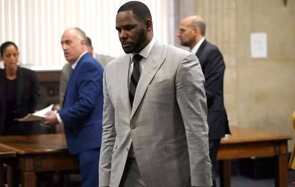 Дочь певца R.Kelly рассказала, что он домогался ее в детстве