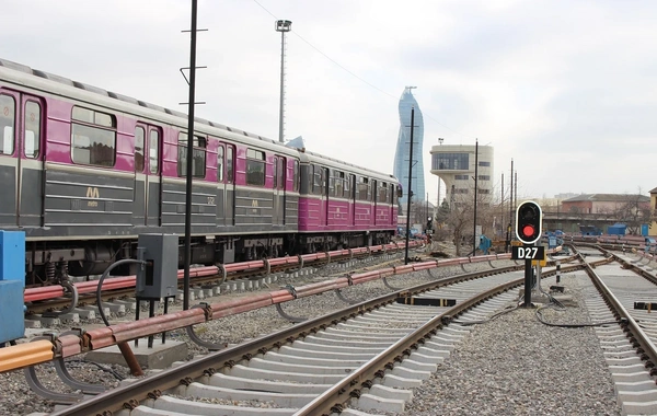 Bakıya yeni metro qatarı gətirilib