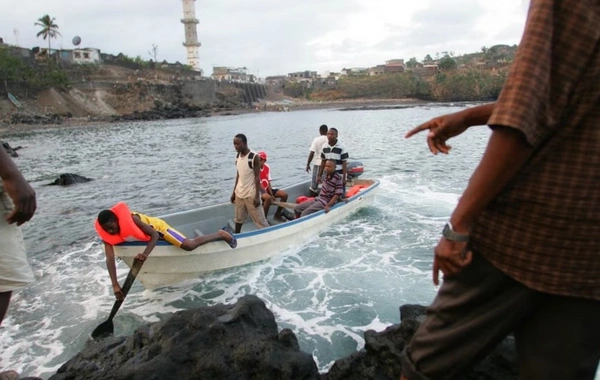 Somalidən olan 20-dən çox qaçqın Komor adalarına gedərkən okeanda ölüb