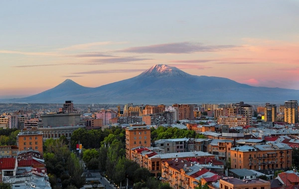 Beynəlxalq tədqiqatçılar: Yerevan bir sıra iqtisadi göstəricilərinə görə Bakıdan geri qalır