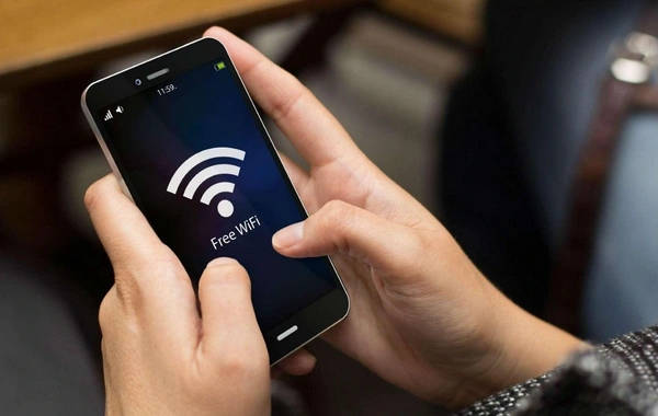 Почему в Баку все еще трудно найти бесплатный Wi-Fi?