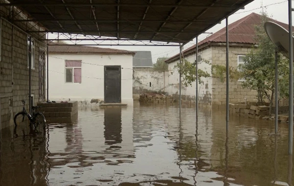 Hacıqabulda yüzlərlə həyətyanı sahə su altında qalıb