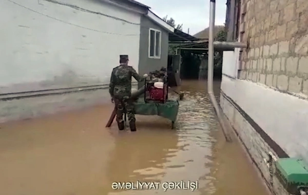 FHN: Hacıqabulda su basan ərazilərdə tədbirlər fasiləsiz davam etdirilir