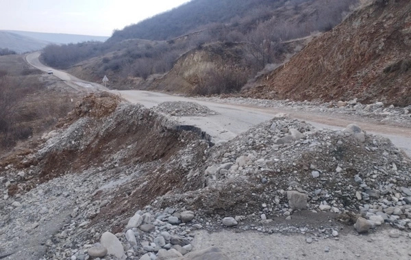 Şamaxıda torpaq sürüşməsi olub