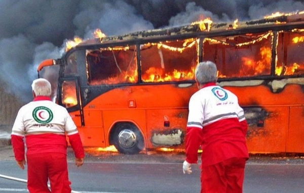 İranda avtobus yanacaq tankeri ilə toqquşub: 10-a yaxın ölən var