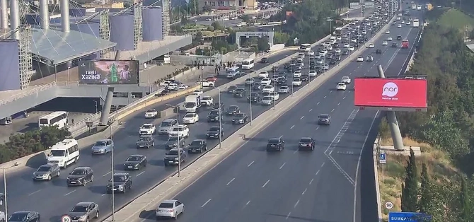Bakının bəzi yollarında nəqliyyatın sıxlığı yaranıb