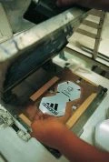 Как Adidas делает футбольные мячи (41 фото)