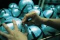 Как Adidas делает футбольные мячи (41 фото)