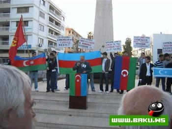 Kiprde yaşayan Azerilerin Xocalı Genosidine qarşı keçirilimiş aksiyadan fotolar.
