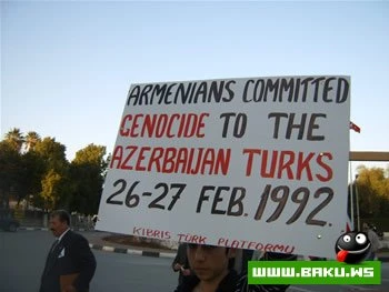 Kiprde yaşayan Azerilerin Xocalı Genosidine qarşı keçirilimiş aksiyadan fotolar.